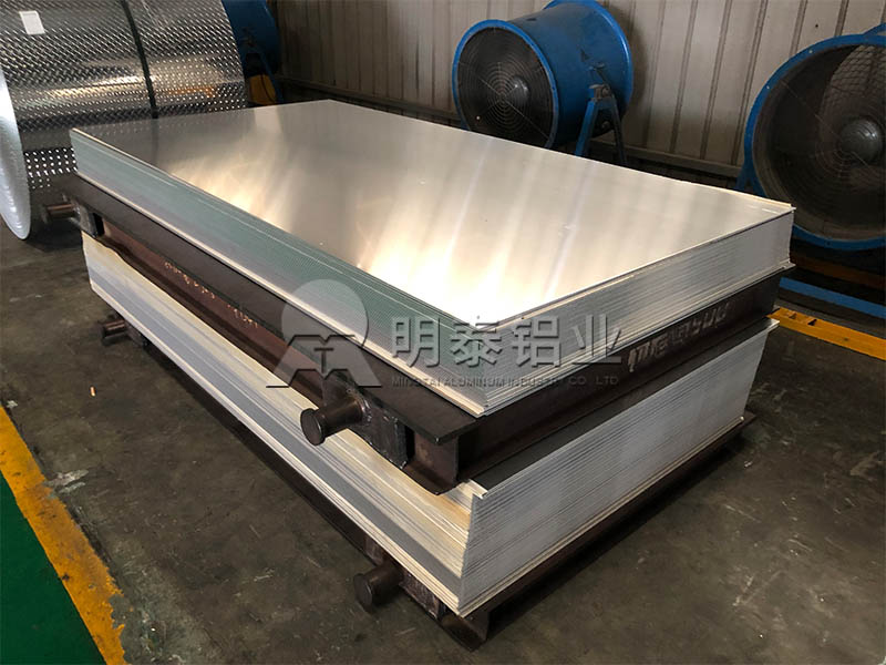 5m52鋁板和5052鋁板有什么區(qū)別?價(jià)格相差多少？